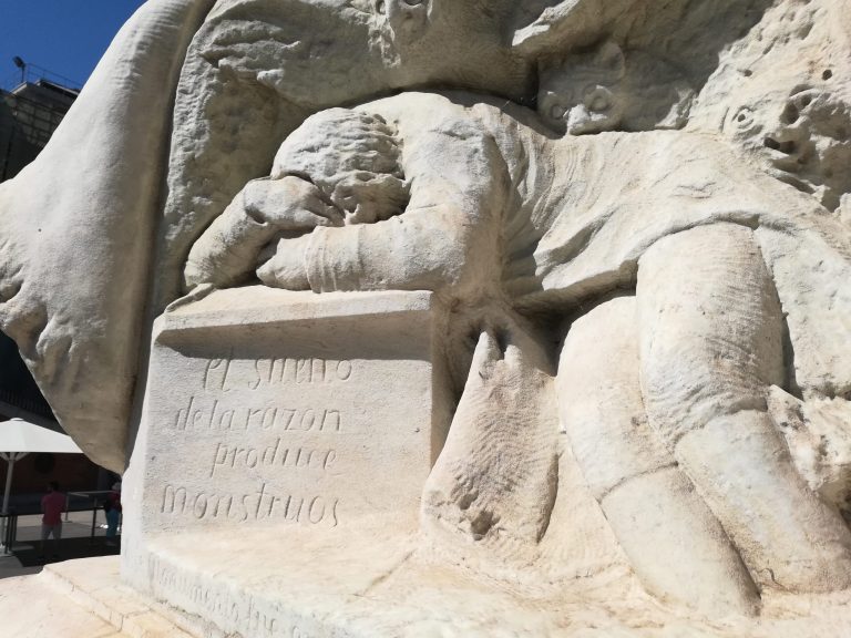 Frangmento del monumento a Francisco de Goya