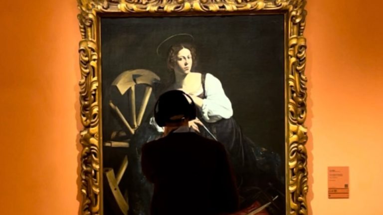 Naturalismo. Un hombre contempla "Santa Catalina". Caravaggio, Museo Thyssen. The guides you need