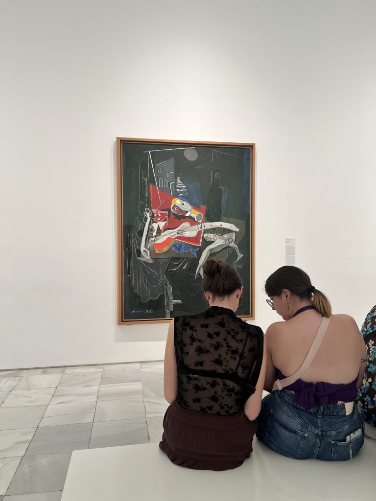 "Naturaleza Muerta", Salvador Dalí, Museo Reina Sofía. The guides you need