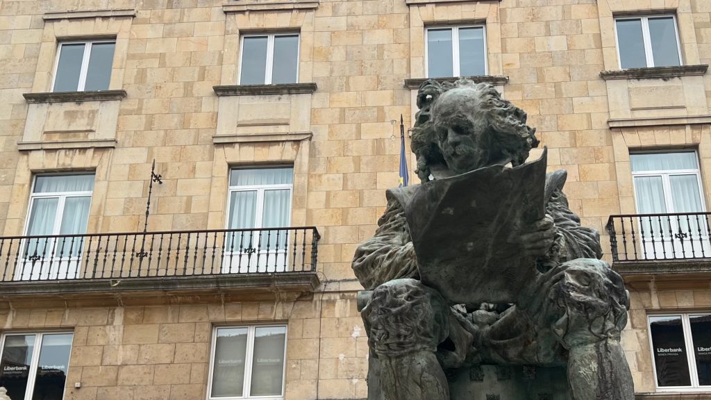 Monument to Carreño Miranda in Avilés, Asturias. The guides you need