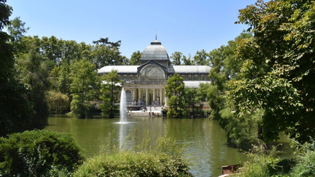 Palacio de Cristal. Parque del Retiro. The guides you need