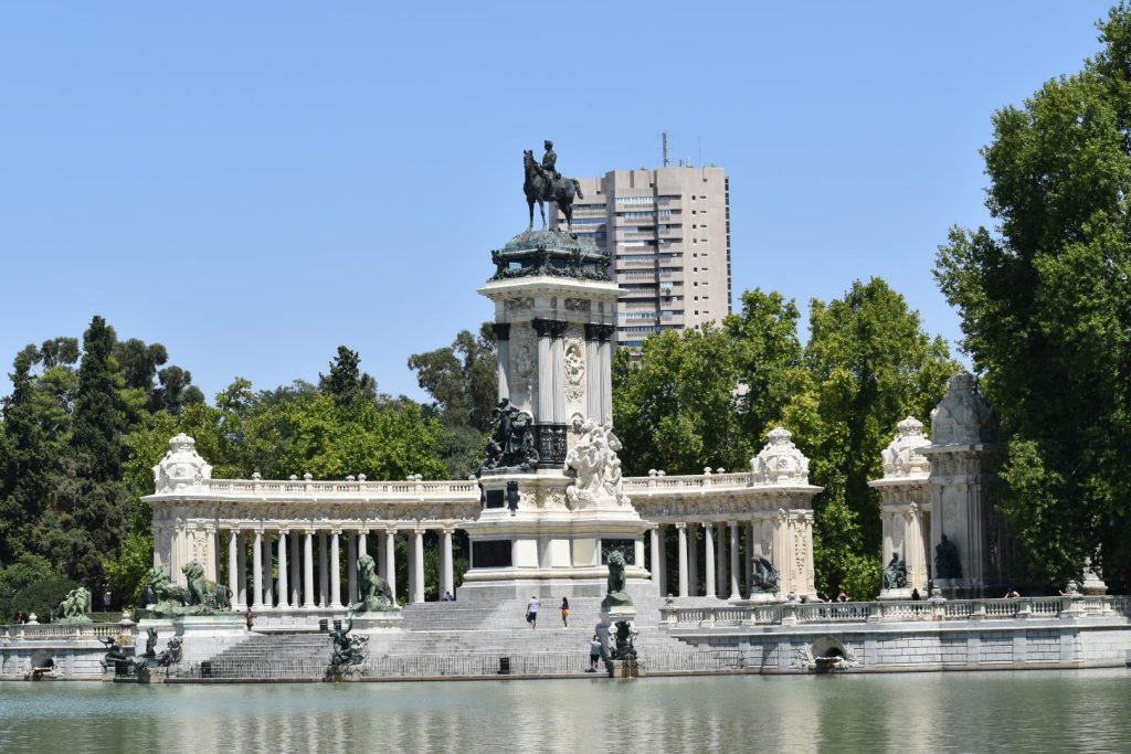 Monument to Alfonso XII. Retiro Park. The guides you need