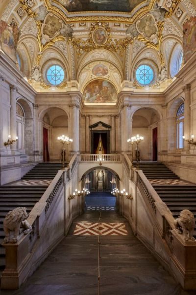 La gran escalera diseñada por Francesco Sabatini